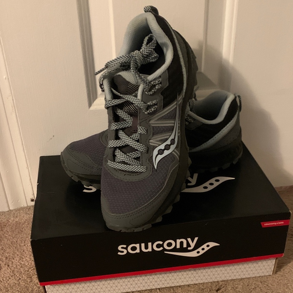 Womens Saucony Excursion TR14 size 8 EUC worn once like new